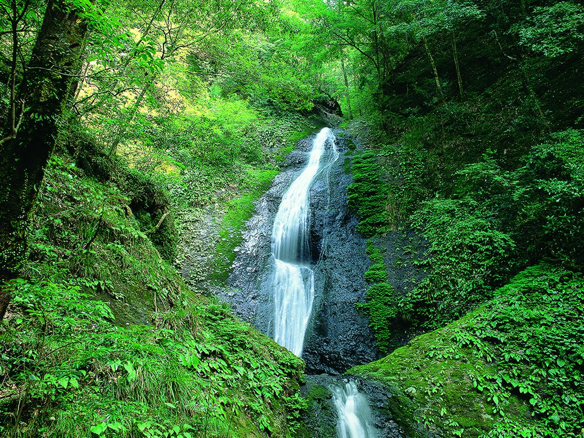 Atera no Nanataki Waterfall