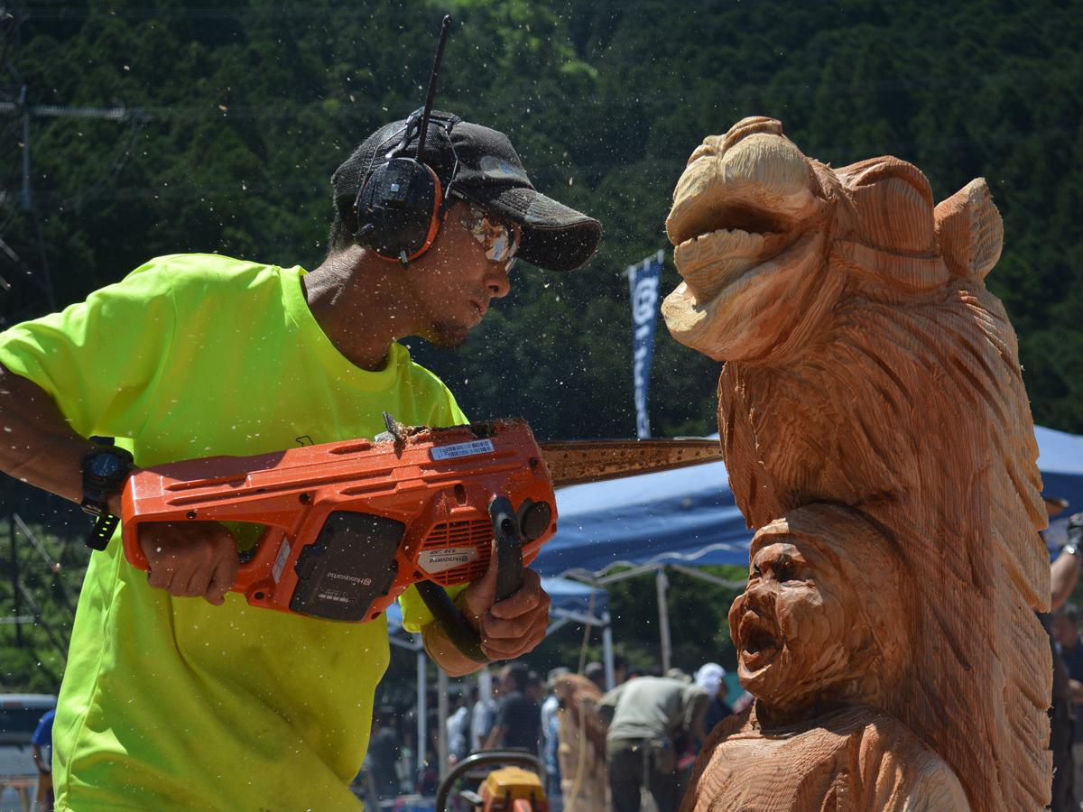 Japan Chainsaw Art Competition in Toei